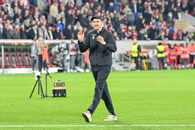 Julian Schuster (SC Freiburg, Trainer) jubelt mit den Fans ueber den Sieg GER, SC Freiburg - KRC Genk, Fussball, Europa League, Achtelfinale, Saison 2025 2026, 19.03.2026 GER, SC Freiburg - KRC Genk, Fussball, Europa League, Achtelfinale, Saison 2025 2026, 19.03.2026 Freiburg Copyright: xEibner-Pressefoto ThomasxHessx EP_THS