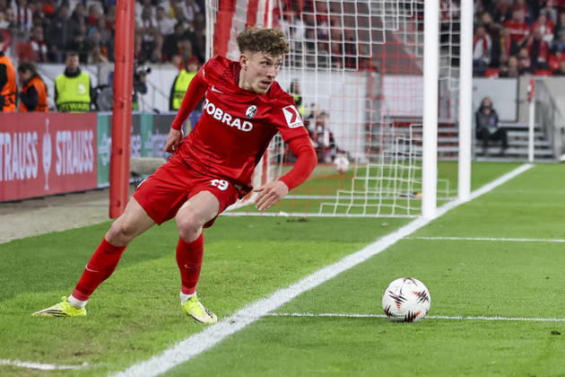 Philipp Treu (SC Freiburg, 29) am Ball , Deutschland, Fussball, UEFA Europa League, Achtelfinale, 2025 2026, SC Freiburg vs. KRC Genk, 19.03.2026, Freiburg im Breisgau Europa-Park Stadion Deutschland Copyright: xGrantxHubbsx