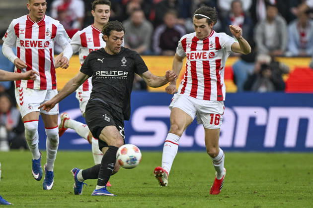 v. li. im Zweikampf Joe Scally (Moenchengladbach 29) Jakub Kaminski (Koeln 16) 21.03.2026¢ Fussball ¢ 1. FC Koeln vs Borussia Moenchengladbach, Rheinenergiestadion, Koeln, DFB DFL REGULATIONS PROHIBIT ANY USE OF PHOTOGRAPHS AS IMAGE SEQUENCES AND OR QUASI-VIDEO