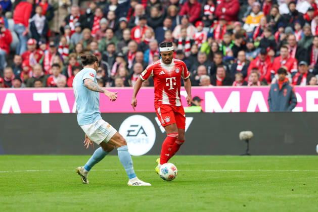 Serge Gnabry (FC Bayern Muenchen, 07) mit Christopher Trimmel (1. FC Union Berlin, 28), GER, FC Bayern Muenchen vs. 1. FC Union Berlin, Fussball, Bundesliga, 27. Spieltag, Saison 2025 2026, 21.03.2026, DFL DFB REGULATIONS PROHIBIT ANY USE OF PHOTOGRAPHS as IMAGE SEQUENCES and or QUASI-VIDEO, GER, FC Bayern Muenchen vs. 1. FC Union Berlin, Fussball, Bundesliga, 27. Spieltag, Saison 2025 2026, 21.03.2026 Muenchen Copyright: xEibner-Pressefoto JennixMaulx EP_JML
