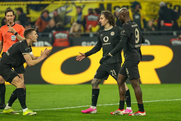 Dortmund, Germany, 21.03.26, Nico Schlotterbeck (Borussia Dortmund), Fabio Silva (Borussia Dortmund) jubeln nach dem Tor zum 2:2 durch Serhou Guirassy (Borussia Dortmund) während des Spiels der 1. Bundesliga zwischen Borussia Dortmund - Hamburger SV im Signal Iduna Park in Dortmund. (Photo by Joachim Bywaletz) DFB DFL REGULATIONS PROHIBIT ANY USE OF PHOTOGRAPHS AS IMAGE SEQUENCES AND OR QUASI-VIDEO. Copyright: JoachimxBywaletz xJB-Sportfoto