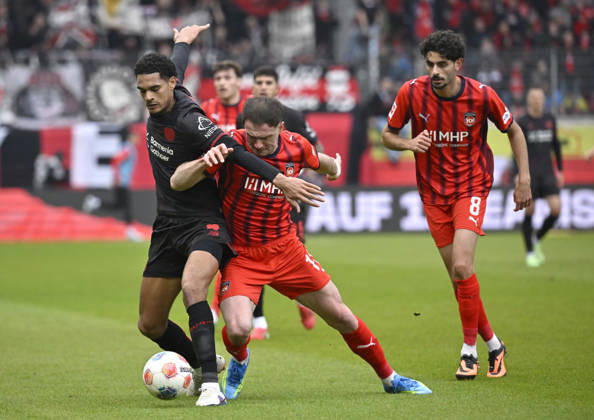 Zweikampf, Aktion Budu Zivzivadze Siwsiwadse 1. FC Heidenheim 1846 FCH (11) gegen Jarell Quansah Bayer 04 Leverkusen (04) Eren Dinkci 1. FC Heidenheim 1846 FCH (08) 1. FC Heidenheim 1846 FCH vs Bayer 04 Leverkusen B04 21.03.2026 DFL REGULATIONS PROHIBIT ANY USE OF PHOTOGRAPHS AS IMAGE SEQUENCES AND OR QUASI-VIDEO 1. FC Heidenheim 1846 FCH vs Bayer 04 Leverkusen