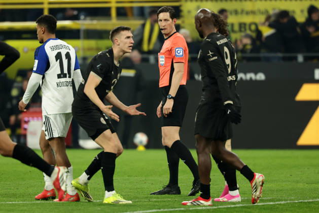 Dortmund, Germany, 21.03.26, Nico Schlotterbeck (Borussia Dortmund), Fabio Silva (Borussia Dortmund) und der Torschuetze zum 2:2 Serhou Guirassy (Borussia Dortmund) während des Spiels der 1. Bundesliga zwischen Borussia Dortmund - Hamburger SV im Signal Iduna Park in Dortmund. (Photo by Joachim Bywaletz) DFB DFL REGULATIONS PROHIBIT ANY USE OF PHOTOGRAPHS AS IMAGE SEQUENCES AND OR QUASI-VIDEO. Copyright: JoachimxBywaletz xJB-Sportfoto