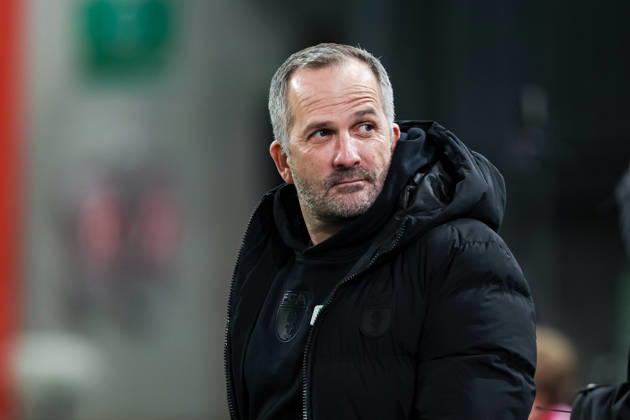 Manuel Baum (FC Augsburg, Cheftrainer) GER, FC Augsburg vs VfB Stuttgart, 1.Bundesliga Fussball, 27. Spieltag, Saison 2025 2026, 22.03.2026 DFB DFL REGULATIONS PROHIBIT ANY USE OF PHOTOGRAPHS AS IMAGE SEQUENCES AND OR QUASI-VIDEO GER, FC Augsburg vs VfB Stuttgart, 1.Bundesliga Fussball, 27. Spieltag, Saison 2025 2026, 22.03.2026 Augsburg Copyright: xEibner-Pressefoto RogerxBuerkex EP_RBE