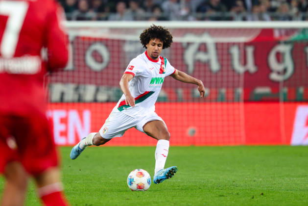 Han-Noah Massengo (4, FC Augsburg) beim Spiel zwischen FC Augsburg v VfB Stuttgart, Fußball, Herren, Bundesliga, 2025 2026, 27.Spieltag am 22.03.2026 in Augsburg, WWK ARENA. DFL and DFB regulations prohibit any use of photographs as image sequences and or quasi-video. Bayern Deutschland
