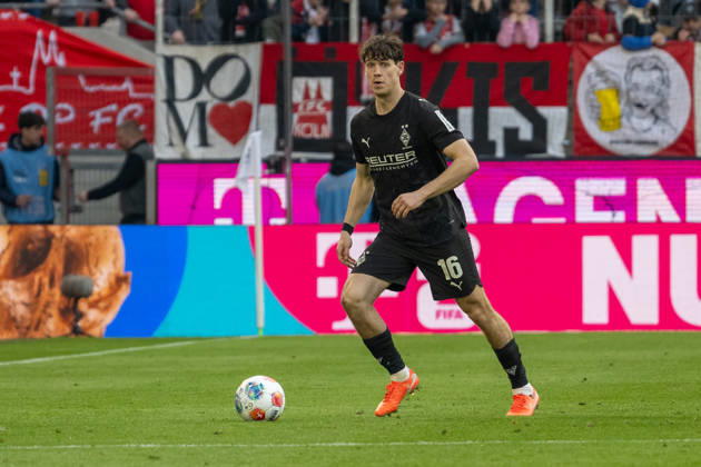 Philipp Sander (Borussia Moenchengladbach, 16) am Ball. 1. FC Koeln vs. Borussia Moenchengladbach, Fussball, 1. Bundesliga, 27. Spieltag, Saison 2025 2026, 21.03.2026 DFL DFB Regulations prohibit any use of Photographs as image sequences and or Quasivideo 1. FC Koeln vs. Borussia Moenchengladbach, Fussball, 1. Bundesliga, 27. Spieltag, Saison 2025 2026, 21.03.2026 Koeln Copyright: xEibner-Pressefoto ThomasxHaeslerx EP_THR