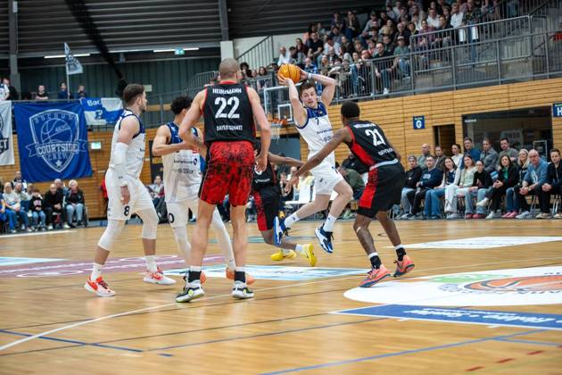 2. Basketball-Bundesliga ProA VfL Sparkassen Stars - Bayer Giants Leverkusen ** NUR FÜR REDAKTIONELLE ZWECKE ** EDITORIAL USE ONLY **<p>2. Basketball-Bundesliga ProA Lars Kamp VfL Sparkassen Stars - John William JR. Bayer Giants Leverkusen, am 06.03.2026,in Bochum Rundsporthalle Deutschland NRW Bochum Copyright: SebastianxSternemann