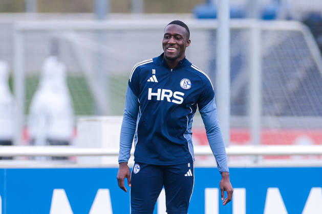 24.03.2026, Fussball, Training des FC Schalke 04. Bryan Lasme (FC Schalke 04) lacht. Gelsenkirchen Trainingsgelände FC Schalke 04 NRW Deutschland xRHR-FOTO YYx Copyright: RHR-FOTOx RHR-FOTO YY