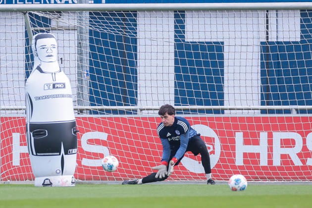 24.03.2026, Fussball, Training des FC Schalke 04. Torwart Nick Bodon (FC Schalke 04). Gelsenkirchen Trainingsgelände FC Schalke 04 NRW Deutschland xRHR-FOTO YYx Copyright: RHR-FOTOx RHR-FOTO YY