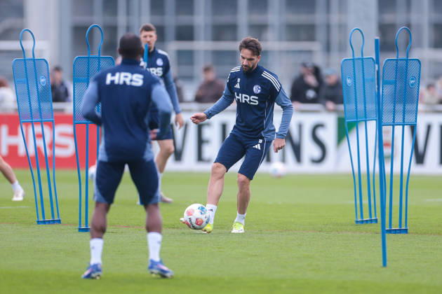 24.03.2026, Fussball, Training des FC Schalke 04. Kenan Karaman (FC Schalke 04). Gelsenkirchen Trainingsgelände FC Schalke 04 NRW Deutschland xRHR-FOTO YYx Copyright: RHR-FOTOx RHR-FOTO YY