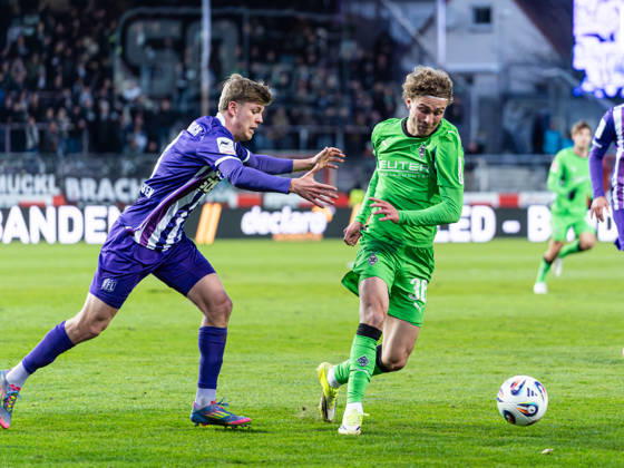Hugo Bolin (Borussia Moenchengladbach, 38) im Zweikampf gegen Frederik Christensen (VfL Osnabrueck, 03) VfL Osnabrueck vs. Borussia Moenchengladbach, Fussball, Testspiel, Saison 2025 2026, 26.03.2026 DFB DFL REGULATIONS PROHIBIT ANY USE OF PHOTOGRAPHS AS IMAGE SEQUENCES AND OR QUASI-VIDEO, VfL Osnabrueck vs. Borussia Moenchengladbach, Fussball, Testspiel, Saison 2025 2026, 26.03.2026 Osnabrueck Copyright: xEibner-Pressefoto DamianxKruczynskix EP_DKI