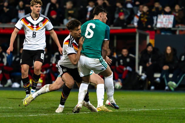 Deutschland: U21, U 21 EM-Qualifikation 2025 2026, Deutschland U21 vs. Nordirland U21, Freitag 27.03.2026, Eintracht Stadion Braunschweig DFB U21 Nationalmannschaft Tom Bischof Zweikampf Duell Copyright: xCelinaxLeiersx