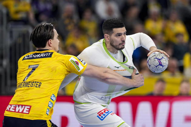 v.li.: Robert Timmermeister (RNL, 7), Stefan Cavor (HSG, 77), Zweikampf, Spielszene, Duell, duel, tackle, tackling, Dynamik, Action, Aktion, 28.03.2026, Mannheim (Deutschland), Handball, Bundesliga, Rhein-Neckar Löwen - HSG Wetzlar