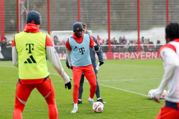 Alphonso Davies (FC Bayern Muenchen, 19) mit Ball, GER, Oeffentliches Training, FC Bayern Muenchen, Fussball, Saison 2025 2026, 31.03.2026, GER, Oeffentliches Training, FC Bayern Muenchen, Fussball, Saison 2025 2026, 31.03.2026 Muenchen Copyright: xEibner-Pressefoto JennixMaulx EP_JML