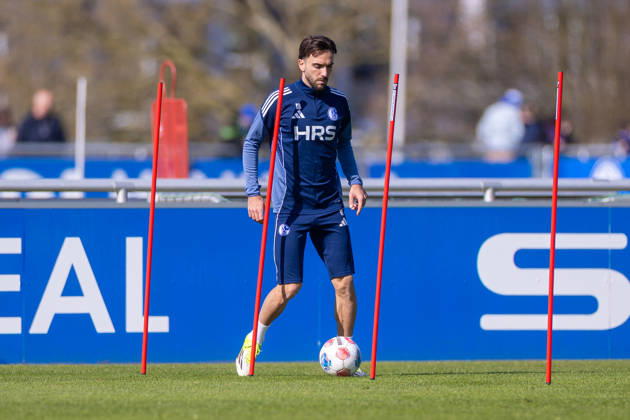 01.04.2026, Fussball, Training des FC Schalke 04. Kenan Karaman (FC Schalke 04). Gelsenkirchen Trainingsgelände FC Schalke 04 NRW Deutschland xRHR-FOTO YYx Copyright: RHR-FOTOx RHR-FOTO YY