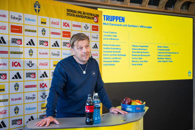 260401 Head coach Tony Gustavsson of the Swedish women s national football team at a press conference, PK, Pressekonferenz on April 1, 2026 in Stockholm. Photo: Jonathan Näckstrand BILDBYRAN COP 94 JN0260 fotboll football soccer fotball vm-kval kval fifa womens world cup qualifier qualifier presskonferens press conference sverige sweden dam bbeng Copyright: JONATHANxNÄCKSTRAND BB260401JN016