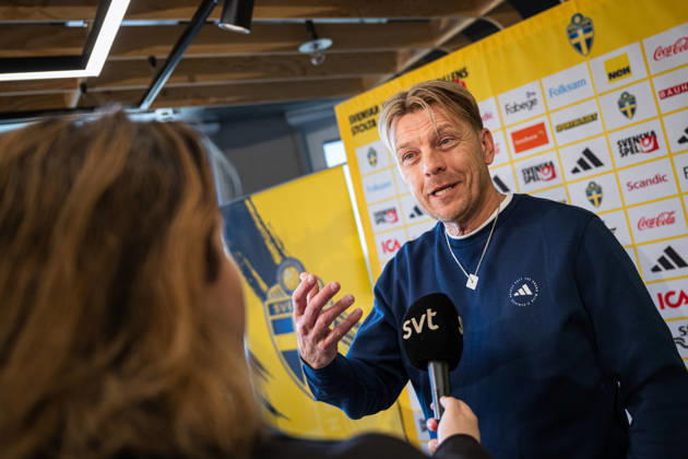 260401 Head coach Tony Gustavsson of the Swedish women s national football team at a press conference, PK, Pressekonferenz on April 1, 2026 in Stockholm. Photo: Jonathan Näckstrand BILDBYRAN COP 94 JN0260 fotboll football soccer fotball vm-kval kval fifa womens world cup qualifier qualifier presskonferens press conference sverige sweden dam bbeng Copyright: JONATHANxNÄCKSTRAND BB260401JN018