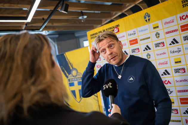 260401 Head coach Tony Gustavsson of the Swedish women s national football team at a press conference, PK, Pressekonferenz on April 1, 2026 in Stockholm. Photo: Jonathan Näckstrand BILDBYRAN COP 94 JN0260 fotboll football soccer fotball vm-kval kval fifa womens world cup qualifier qualifier presskonferens press conference sverige sweden dam bbeng Copyright: JONATHANxNÄCKSTRAND BB260401JN021