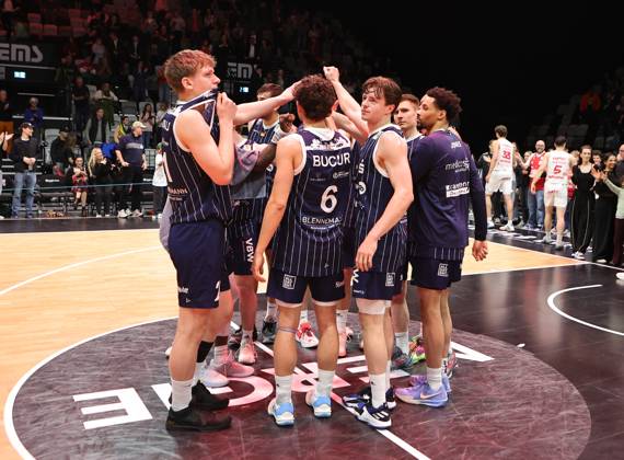 04.04.2026 - Basketball - Saison 2025 2026 - 2. Bundesliga Pro-A - 30. Spieltag: Nürnberg Falcons Basketball Club NBC - VfL SparkassenStars Bochum - Sportfoto Zink DaMa - xdaxmax - Mannschaft Team des VfL SparkassenStars Bochum enttäuscht Enttäuschung nach Spielende
