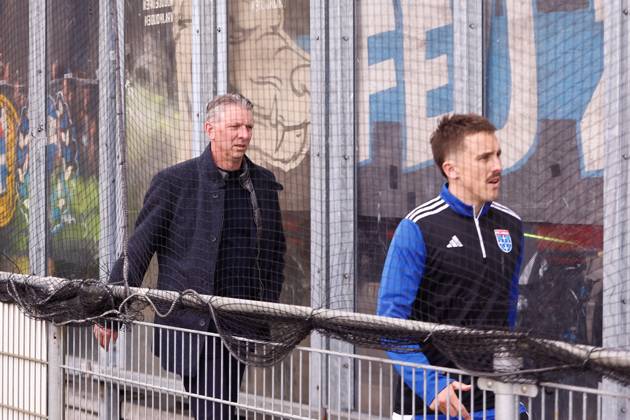 DEVENTER , 05-04-2026 , Stadium De Adelaarshorst , season 2025 2026 , Dutch Eredivisie football , match between Go Ahead Eagles - PEC Zwolle , picture shows Gerry Hamstra, PEC Zwolle player Ryan Thomas Go Ahead Eagles - PEC x202851914x Copyright:
