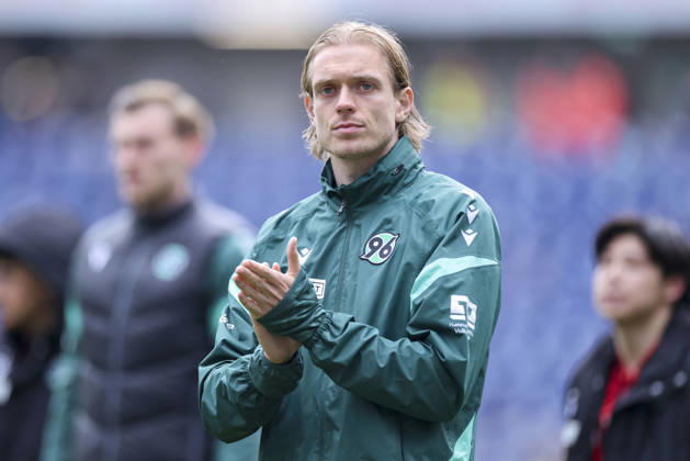 Stefan Teitur Thordarson (Hannover 96) schaut enttaeuscht, 2. Bundesliga, Hannover 96 v SV 07 Elversberg, Heinz von Heiden Arena am 05. April 2026 in Hannover, Deutschland. (Foto von Marco Steinbrenner DeFodi Images) Stefan Teitur Thordarson (Hannover 96) looks dejected, 2. Bundesliga, Hannover 96 v SV 07 Elversberg, Heinz von Heiden Arena, April 5, 2026 in Hanover, Germany. (Photo by Marco Steinbrenner DeFodi Images) -