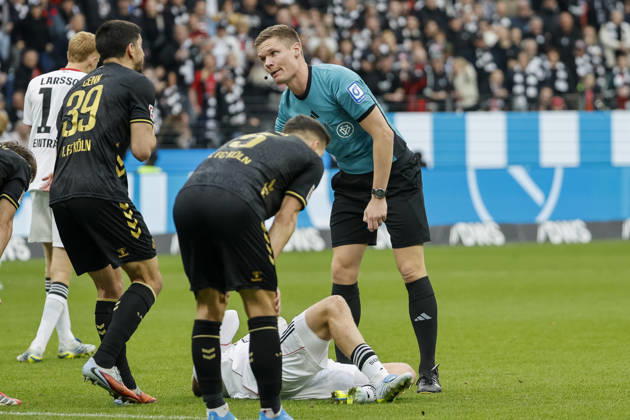 Jonathan Burkardt (Eintracht Frankfurt, 09) verletzt am Boden , Deutschland, Fussball, 1. Bundesliga, 28.Spieltag, 2025 2026, Eintracht Frankfurt vs. 1.FC Köln, 05.04.2026, Frankfurt am Main Deutsche-Bank-Park Hessen Deutschland Copyright: xGrantxHubbsx