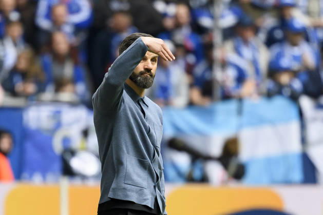 Trainer Miron Muslic (FC Schalke) gestikuliert waehrend des spiels der 2. Bundesliga zwischen FC Schalke 04 und Karlsruher SC, Veltins-Arena am 05. April 2026 in Gelsenkirchen, Deutschland. (Foto von Max Maiwald DeFodi Images) +++ Trainer Miron Muslic (FC Schalke) gestures during the 2. Bundesliga match between FC Schalke 04 and Karlsruher SC at Veltins-Arena on April 5, 2026 in Gelsenkirchen, Germany. (Photo by Max Maiwald DeFodi Images) (Photo by Max Maiwald DeFodi Images) -