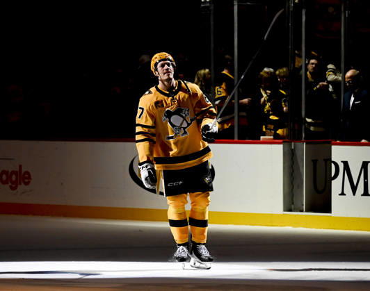 Pittsburgh Penguins right wing Rickard Rakell (67) receives top star of the game honors following the Pens 5-2 win against the Florida Panthers at PPG Paints Arena in Pittsburgh on Sunday, April 5, 2026. PIT2026040516 ARCHIExCARPENTER