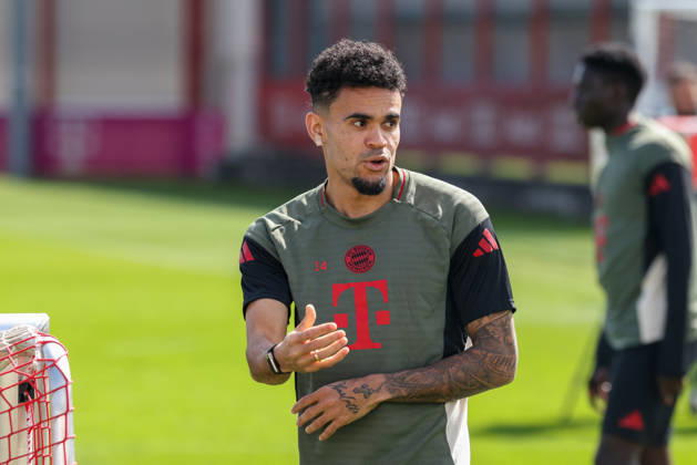 Luis Diaz (FC Bayern Muenchen, 14) gestikuliert, GER, Abschlusstraining, FC Bayern Muenchen, Fussball, UEFA Champions League, Viertelfinale, Hinspiel, Saison 2025 2026, 06.04.2026, GER, Abschlusstraining, FC Bayern Muenchen, Fussball, UEFA Champions League, Viertelfinale, Hinspiel, Saison 2025 2026, 06.04.2026 Muenchen Copyright: xEibner-Pressefoto JennixMaulx EP_JML