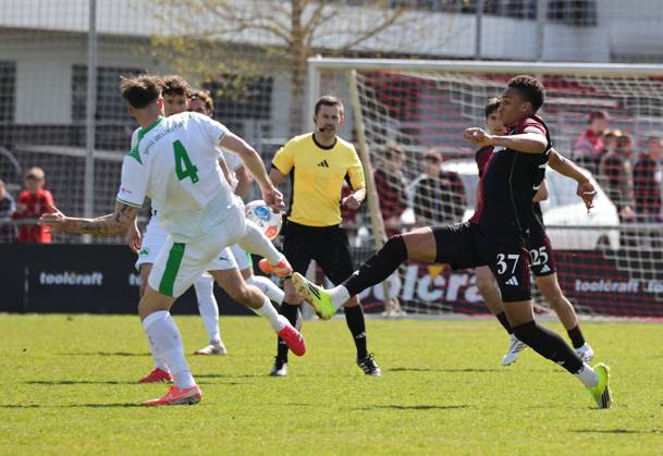 06.04.2026 - Fussball - Saison 2025 2026 - Regionalliga Bayern - 27. Spieltag: 1. FC Nürnberg FCN II ( Club ) - SpVgg Greuther Fürth II (Kleeblatt U23 ) - DaMa - xdaxmax - Noah König Koenig (4, SpVgg Greuther Fürth II ) Noah Maboulou (37, 1. FC Nürnberg FCN II )