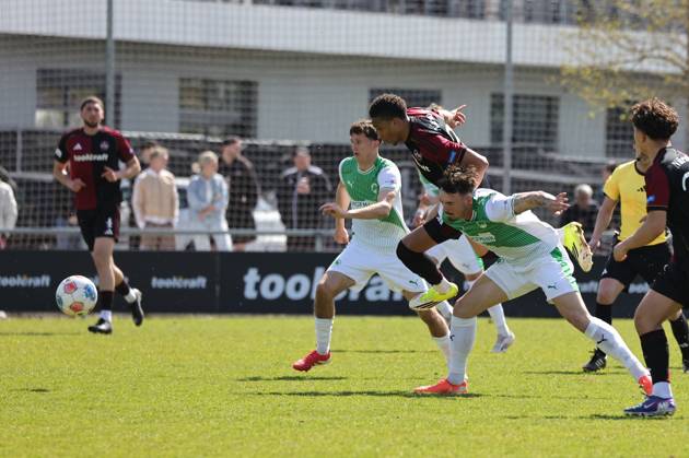 06.04.2026 - Fussball - Saison 2025 2026 - Regionalliga Bayern - 27. Spieltag: 1. FC Nürnberg FCN II ( Club ) - SpVgg Greuther Fürth II (Kleeblatt U23 ) - DaMa - xdaxmax - Noah König Koenig (4, SpVgg Greuther Fürth II ) Noah Maboulou (37, 1. FC Nürnberg FCN II )