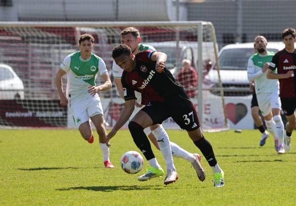 06.04.2026 - Fussball - Saison 2025 2026 - Regionalliga Bayern - 27. Spieltag: 1. FC Nürnberg FCN II ( Club ) - SpVgg Greuther Fürth II (Kleeblatt U23 ) - DaMa - xdaxmax - Yannick Scholz (14, SpVgg Greuther Fürth II ) Noah Maboulou (37, 1. FC Nürnberg FCN II )