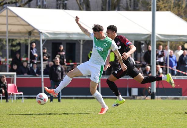06.04.2026 - Fussball - Saison 2025 2026 - Regionalliga Bayern - 27. Spieltag: 1. FC Nürnberg FCN II ( Club ) - SpVgg Greuther Fürth II (Kleeblatt U23 ) - DaMa - xdaxmax - Noah König Koenig (4, SpVgg Greuther Fürth II ) Noah Maboulou (37, 1. FC Nürnberg FCN II )