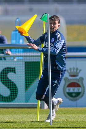 08.04.2026, Fussball, Training des FC Schalke 04. Dejan Ljubicic (FC Schalke 04) bei einer Koordinationsübung. Gelsenkirchen Trainingsgelände FC Schalke 04 NRW Deutschland xRHR-FOTO YYx Copyright: RHR-FOTOx RHR-FOTO YY
