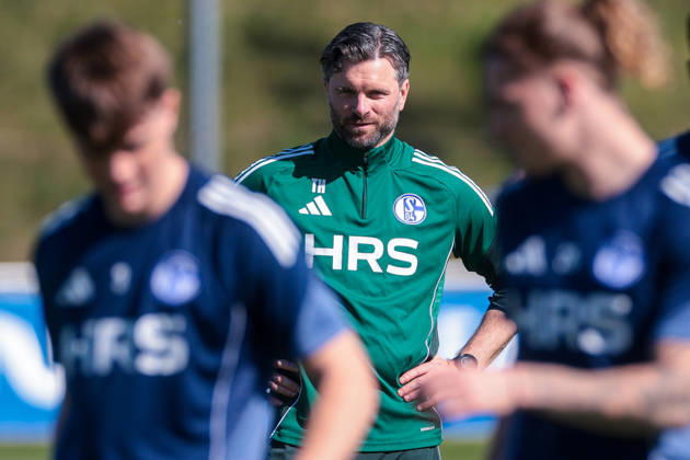 08.04.2026, Fussball, Training des FC Schalke 04. Co-Trainer Tim Hoogland (FC Schalke 04). Gelsenkirchen Trainingsgelände FC Schalke 04 NRW Deutschland xRHR-FOTO YYx Copyright: RHR-FOTOx RHR-FOTO YY