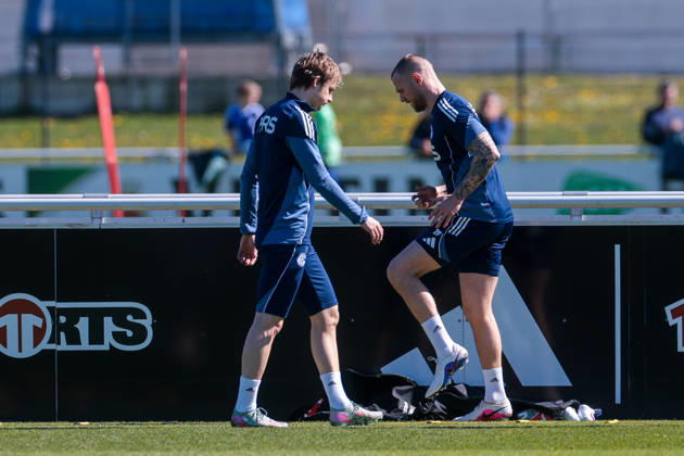08.04.2026, Fussball, Training des FC Schalke 04. v. l. Finn Porath (FC Schalke 04) und Tomas Kalas (FC Schalke 04) trainieren individuell. Gelsenkirchen Trainingsgelände FC Schalke 04 NRW Deutschland xRHR-FOTO YYx Copyright: RHR-FOTOx RHR-FOTO YY