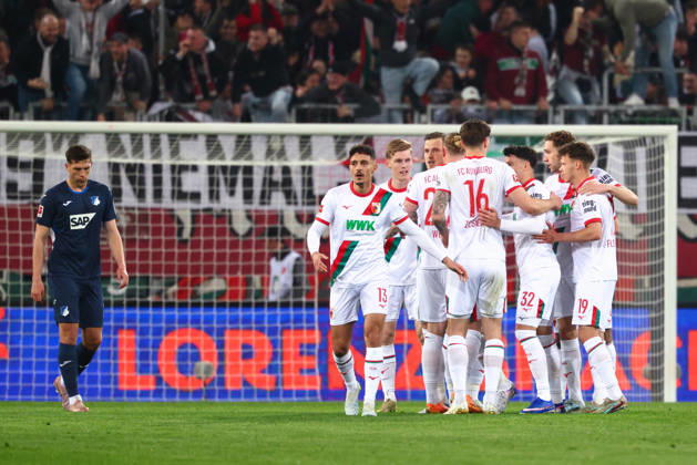 Team (FC Augsburg) Tor zum 2 : 0 beim Spiel zwischen FC Augsburg v TSG 1899 Hoffenheim, Fußball, Herren, Bundesliga, 2025 2026, 29.Spieltag am 10.04.2026 in Augsburg, WWK ARENA. DFL and DFB regulations prohibit any use of photographs as image sequences and or quasi-video. Bayern Deutschland
