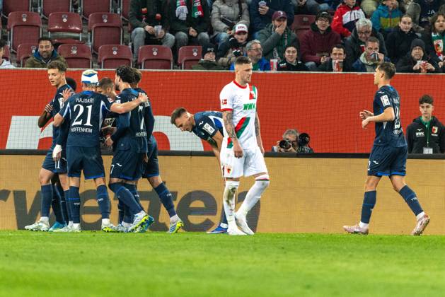 Torjubel, jubelt nach seinem Treffer zum dem Treffer zum 2:2 der Hoffenheimer Spieler Jeffrey Gouweleeuw (FC Augsburg) schaut enttaeuscht, FC Augsburg vs. VfB Stuttgart, Fussball, 1. Bundesliga, 27. Spieltag, 22.03.2026 DFB regulations prohibit any use of photographs as image sequences and or quasi-video