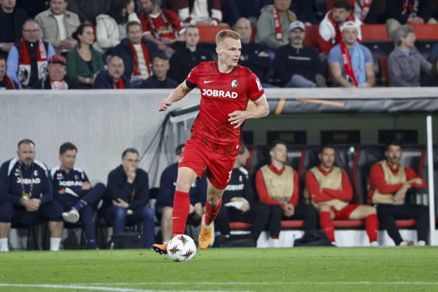 Philipp Lienhart (SC Freiburg, 03) am Ball , Deutschland, Fussball, UEFA Europa League, Viertelfinale, 2025 2026, SC Freiburg vs. Celta Vigo, 09.04.2026, Freiburg im Breisgau Europa-Park Stadion (Stadion am Deutschland Copyright: xGrantxHubbsx