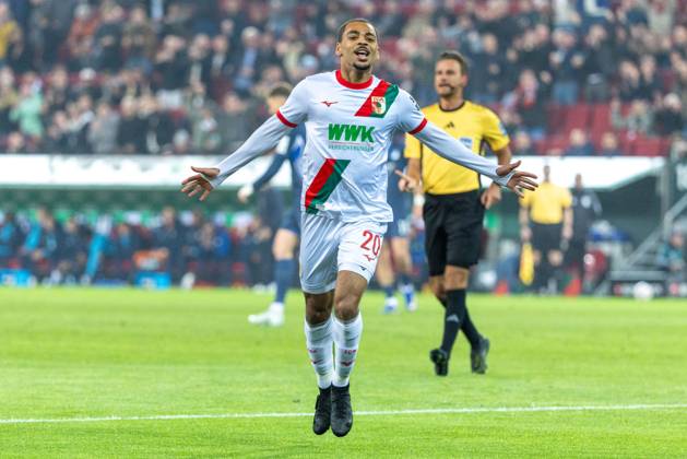 Torjubel, jubelt nach seinem Treffer zum 1:0 von Alexis Claude-Maurice (FC Augsburg), FC Augsburg vs. VfB Stuttgart, Fussball, 1. Bundesliga, 27. Spieltag, 22.03.2026 DFB regulations prohibit any use of photographs as image sequences and or quasi-video
