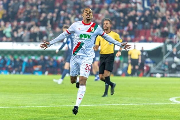 Torjubel, jubelt nach seinem Treffer zum 1:0 von Alexis Claude-Maurice (FC Augsburg), FC Augsburg vs. VfB Stuttgart, Fussball, 1. Bundesliga, 27. Spieltag, 22.03.2026 DFB regulations prohibit any use of photographs as image sequences and or quasi-video
