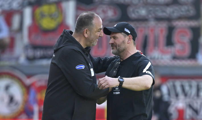 vor Spielbeginn: Trainer Coach Frank Schmidt 1. FC Heidenheim 1846 FCH Trainer Coach Steffen Baumgart 1. FC Union Berlin FCU Begruessung shake hands Gestik Geste 1. FC Heidenheim 1846 FCH vs 1. FC Union Berlin FCU 11.04.2026 DFL REGULATIONS PROHIBIT ANY USE OF PHOTOGRAPHS AS IMAGE SEQUENCES AND OR QUASI-VIDEO 1. FC Heidenheim 1846 FCH vs 1. FC Union Berlin FCU