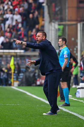 GenoaÕs head coach Daniele De Rossi during the Serie A soccer match between Genoa and Sassuolo at the Luigi Ferraris Stadium in Genoa, Italy - Sunday, April 12, 2026. - Soccer . Copyright: xTanoxPecoraro LaPressex