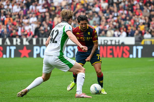 Genoa™s Mikael Ellertsson fights for the ball during the Serie A soccer match between Genoa and Sassuolo at the Luigi Ferraris Stadium in Genoa, Italy - Sunday, April 12, 2026. - Soccer . Copyright: xTanoxPecoraro LaPressex