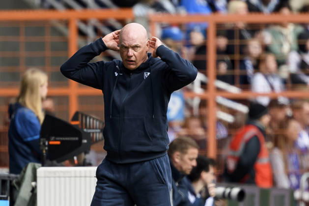 Trainer Uwe Roesler (VfL Bochum) enttaeuscht waehrend des spiels der 2. Bundesliga zwischen VfL Bochum und Eintracht Braunschweig, Vonovia Ruhrstadion am 12. April 2026 in Bochum, Deutschland. (Foto von Max Maiwald DeFodi Images) +++ Trainer Uwe Roesler (VfL Bochum) looks dejected during the 2. Bundesliga match between VfL Bochum and Eintracht Braunschweig at Vonovia Ruhrstadion on April 12, 2026 in Bochum, Germany. (Photo by Max Maiwald DeFodi Images) (Photo by Max Maiwald DeFodi Images) -
