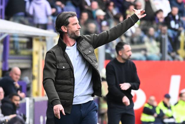 Gent s head coach Rik De Mil pictured during a soccer match between RSCA Anderlecht and KAA Gent, Sunday 12 April 2026 in Gent, on the second day of the Champion s Play-off (PO1) of the 2025-2026 Jupiler Pro League first division of the Belgian championship. JILLxDELSAUX x170581791x