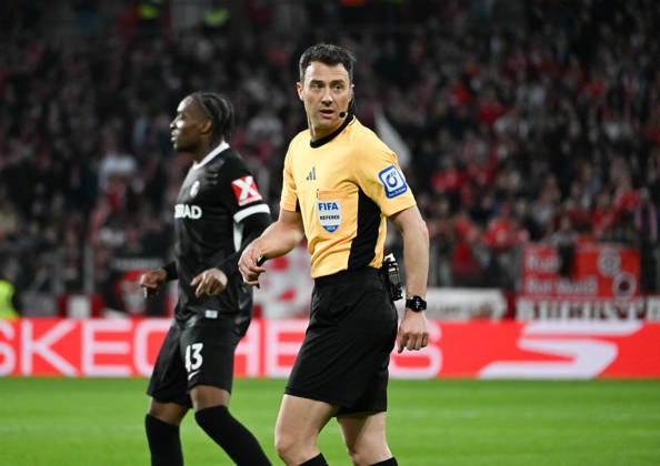 12.04.2026, xsltx, Fussball 1.Bundesliga, FSV Mainz 05 - SC Freiburg v.l. Felix Zwayer (Schiedsrichter) (DFL DFB REGULATIONS PROHIBIT ANY USE OF PHOTOGRAPHS as IMAGE SEQUENCES and or QUASI-VIDEO)