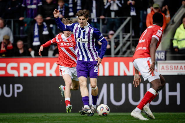 Bernd Risselmann 22 (Osnabrueck), VfL Osnabrueck vs. Energie Cottbus, Fussball, 3. Liga, 33. Spieltag, 12.04.2025 DFB regulations prohibit any use of photographs as image sequences and or quasi-video Osnabrueck Niedersachsen Deutschland