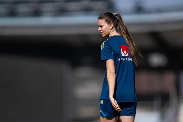 260416 Bella Andersson of the Swedish women s national football team during a training session on April 16, 2026 in Gothenburg. Photo: Mathias Bergeld BILDBYRAN kod MB MB1364 fotboll football soccer fotball vm-kval kval fifa womens world cup qualifier qualifier träning practice training sverige sweden dam bbeng women kvinner Copyright: MATHIASxBERGELD BB260416MB051