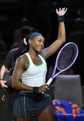 nach Spielende: Schlussjubel, Freude, Glueck, Jubel Coco Gauff (USA) bdeankt sich bei Zuschauern Fans Tennis Damen Porsche-Cup Porsche Tennis Grand Prix GP Stuttgart 2026 Porsche Arena 11-19.04.2026 DFL REGULATIONS PROHIBIT ANY USE OF PHOTOGRAPHS AS IMAGE SEQUENCES AND OR QUASI-VIDEO Tennis Damen Porsche-Cup Porsche Tennis Grand Prix GP Stuttgart 2026